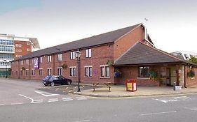 Premier Inn Liverpool Aintree